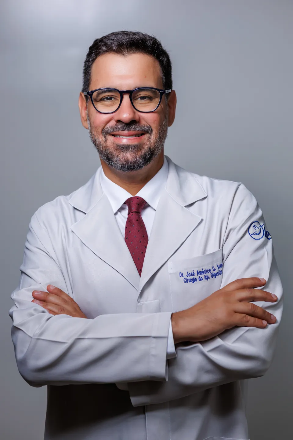 Foto do Dr. José Américo Gomides de Sousa, cirurgião bariátrico e robótico em Uberlândia